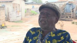 Kofi Asilenu, 80 ans, a cent enfants.