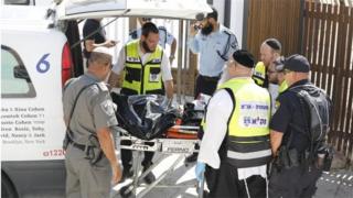 Policías y ambulancias