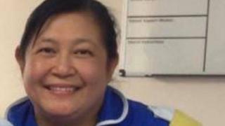 Coronavirus: Rugby hospital nurse dies of suspected Covid-19 - BBC News