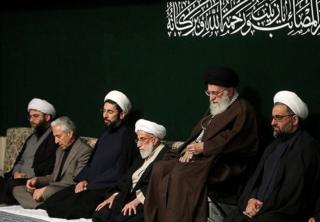 از راست: حسینعلی سعدی، آیتالله علی خامنهای، احمد جنتی، مصطفی رستمی و محمد قمی