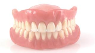Dientes falsos