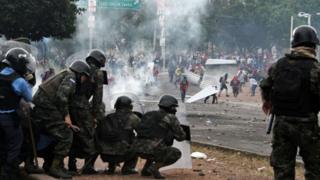 Ejército contra manifestantes