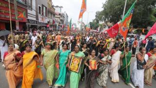 சபரிமலையில் பெண்கள்: "மாற்றம் ஒன்றே மாறாதது"