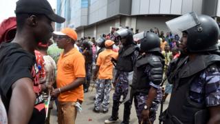 La conférence des évêques se dit également préoccupée par les violences exercées par les forces de l'ordre et de sécurité sur les populations dans certaines localités du Togo lors des manifestations des 6 et 7 septembre derniers.