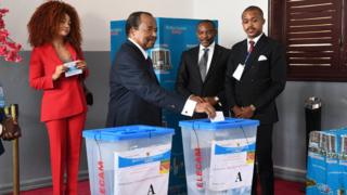 President Paul Biya dey vote during di 2020 Cameroon twin elections