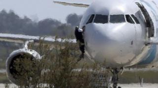 Indege ya Egyptair ku kibuga cya Larnaca