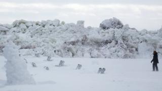 Ice wall in Zelenogorsk