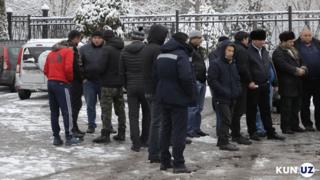 Ўзбекистон парламенти олдида норозилик амалиётига йиғилган юк ташувчилар