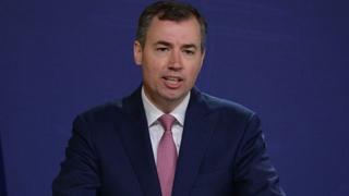 Michael Keenan ayaa sheegay in uu iskii uga tanaasulay dhalashada Britain 2004tii