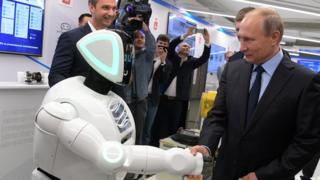 Путин жмет руку роботу
