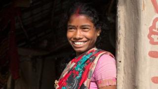 সাঁওতাল নারীর সাথে পুরোনো রাজশাহীর তুলনা নিয়ে বিতর্ক তৈরি হয়েছে ফেসবুকে