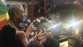ኣንዳርጋቸው ካብ ቤት ማእሰርቲ ምስተፈትሐ ኣዲስ ኣበባ ኣብ ዝርከብ እንዳ ወለዱ ንዝተኣከቡ ፈተውቱ ዘረባ ኣስሚዑ