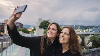 dos mujeres en Chattanooga