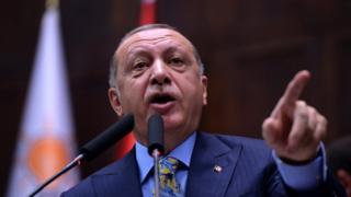 كتاب وصفوا خطاب إردوغان بأنه "ورقة ابتزاز"