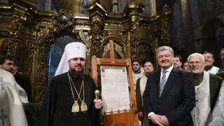 Митрополит Епифаний, Петр Порошенко и томос
