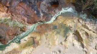 酸性溪流