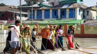 Mujeres limpiando