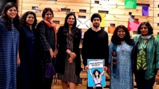 जॅक डॉर्सी यांनी नुकतीच काही भारतीय महिला पत्रकार, लेखिका आणि विचारवंतांबरोबर एक बैठक घेतली, ज्यात काही चर्चा झाली आणि त्या बैठकीनंतर काढलेला हा फोटो समोर आला.