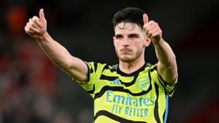 Arsenal's Declan Rice holds his thumbs up