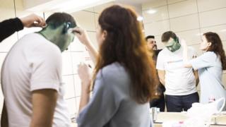 Алексея Навального отмывают от зеленки