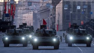 Танки Т-14 "Армата" перед парадом у Москві в 2015 році