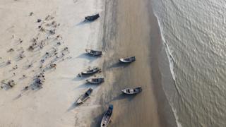 বাংলাদেশের একটি সমুদ্র উপকূল, ড্রোন থেকে তোলা দৃশ্য