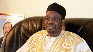 Selon le ministre de la communication Issa Tchiroma, le Cameroun veut interdire cette télévision en raison de sa couverture de la crise dans les régions Anglophones qui demandent leur indépendance.