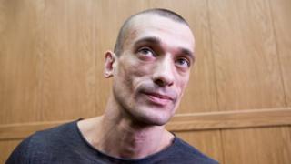 Petr Pavlensky: Russia artist held over Paris bank fire - BBC News