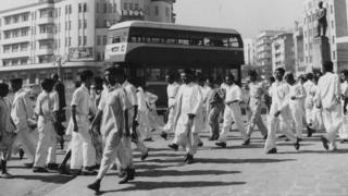 1954માં મુંબઈના ક્વિન્સ રોડનું એક દૃશ્ય