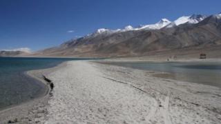 இந்தியா-சீனா எல்லையில் உள்ள பாங்கோங் த்சோ ஏரி