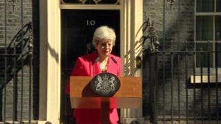 Theresa May se emociona durante discurso