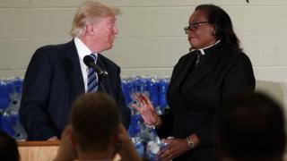 Mchungaji Faith Green Timmons akimkatiza Donald Trump