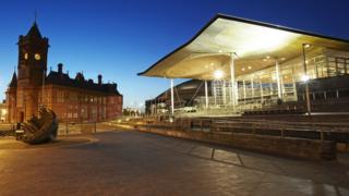 Cynulliad a'r Pierhead