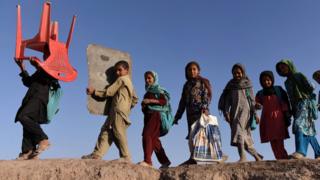 رپورٹ میں شائع کی گئی تحقیق کے مطابق ملک میں سات سے سترہ سال عمر کے 37 لاکھ یعنی تقریباً 44 فیصد بچے سکول نہیں جاتے۔