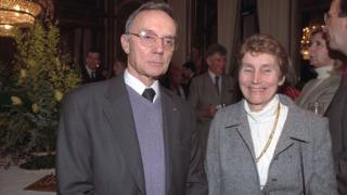 Pierre Joliot y Helene Langevin, nieto y nieta de Pierre y Marie Curie