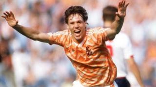 Pour Van Basten, "en tant que joueur, une fois qu'on l'utilise, on ne peut plus s'en passer et c'est ce qui fait la force de ce projet".