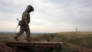 Український військовий у зоні ООС