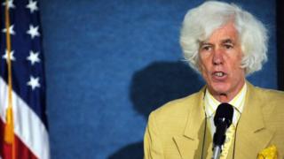 Esmond Bradley Martin waxaa lagu dilay gurigiisa oo Kenya ku yaalla