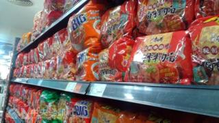 图为北京某家超市架上的康师傅泡面(中央社档案照片)