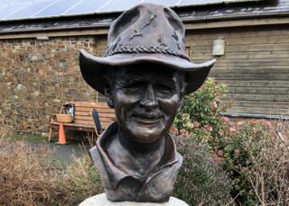 Johnny Kingdom bust