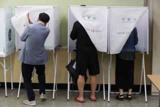 South Koreans cast their vote in a polling station on the presidential election on 9 May 2017 in Seoul, South Korea.