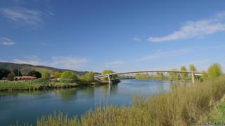 Ponte em rio
