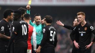 Clattenburg a lokacin da yake bakin aikinsa