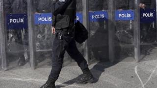 çevik kuvvet görevlileri