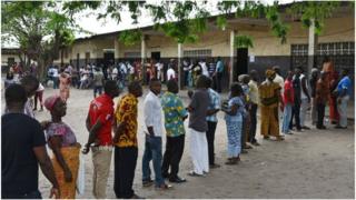 Raia wa Ivory Coast kwenye folleni ya kupiga kura