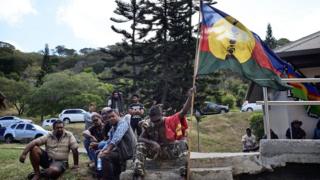 An activist carries the independence flag in Nouméa, French overseas territory of New Caledonia, October 30, 2018