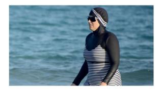 Mujer con burkini en Francia