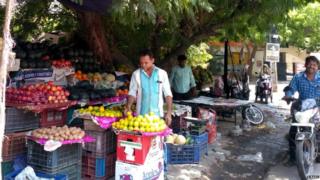 Street vendor under the shade of a tree (Image: Sukanya Basu)