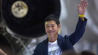 Yusaku Maezawa déclare avoir acheté la centaine de billets mis en vente pour le voyage sur la Lune.