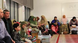 Umat Islam Indonesia dalam sebuah acara di Masjid Al Hikmah milik komunitas Indonesia di Den Haag.